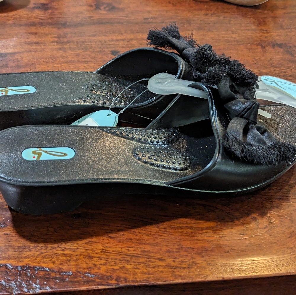 Oka-B Oka b. Isabella licorice Slides NEW L 10/11 with bow